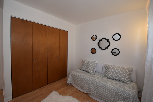 8908 Robin Dr, Des Plaines, IL 60016 photo 9