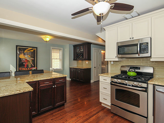 5650 N Mango Ave, Chicago, IL 60646 photo 11