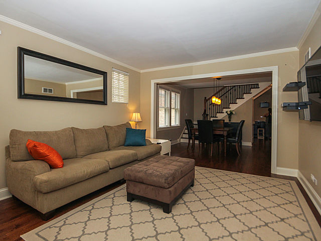 5650 N Mango Ave, Chicago, IL 60646 photo 4