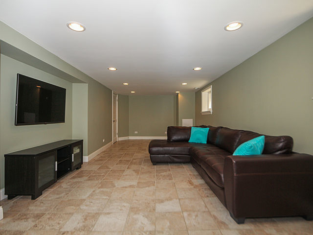5650 N Mango Ave, Chicago, IL 60646 photo 22