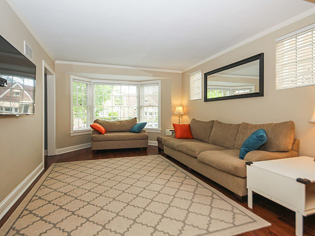 5650 N Mango Ave, Chicago, IL 60646 photo 3