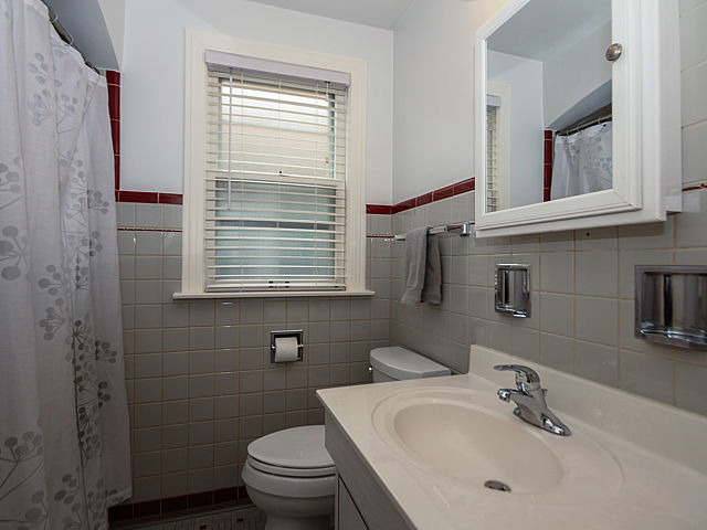 5650 N Mango Ave, Chicago, IL 60646 photo 12