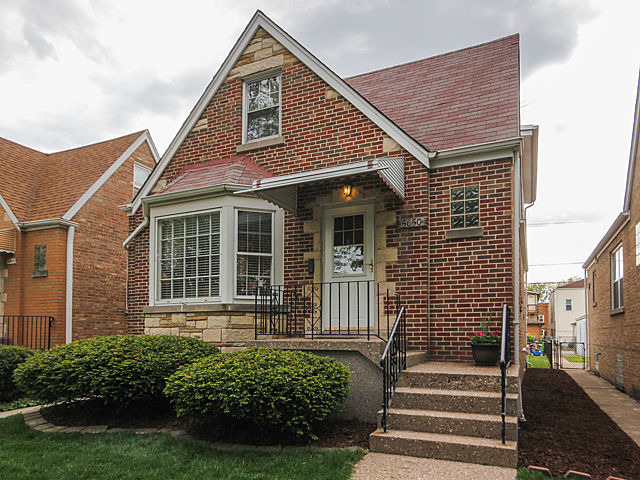 5650 N Mango Ave, Chicago, IL 60646 photo 2