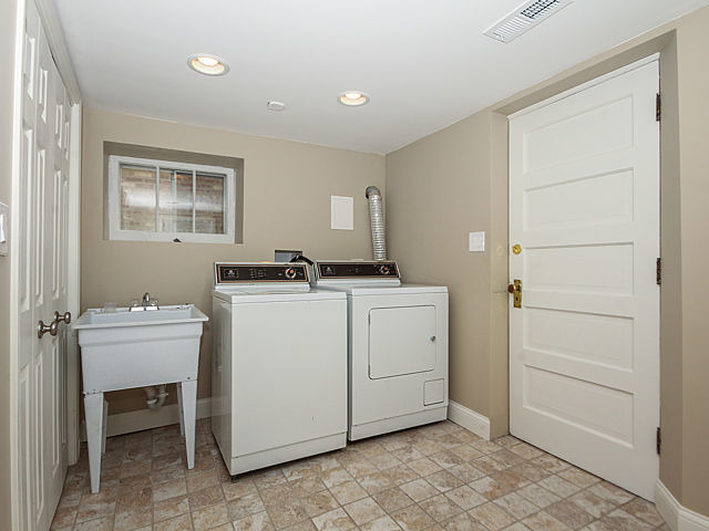5650 N Mango Ave, Chicago, IL 60646 photo 24