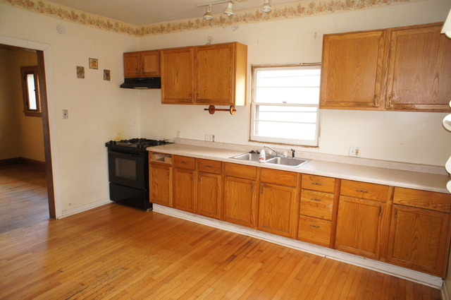 607 Hinman St, Aurora, IL 60505 photo 3