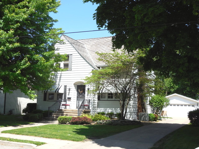 2825 6th St, Peru, IL 61354 photo 2