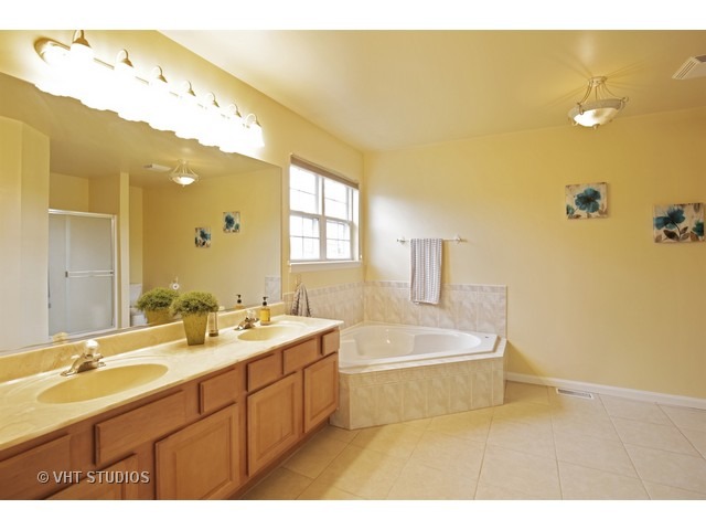 1190 White Chapel Ln, Algonquin, IL 60102 photo 17