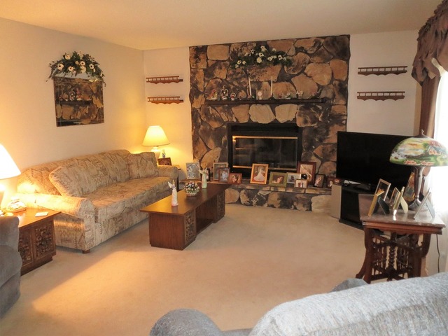 13 E Oak St, Amboy, IL 61310 photo 2