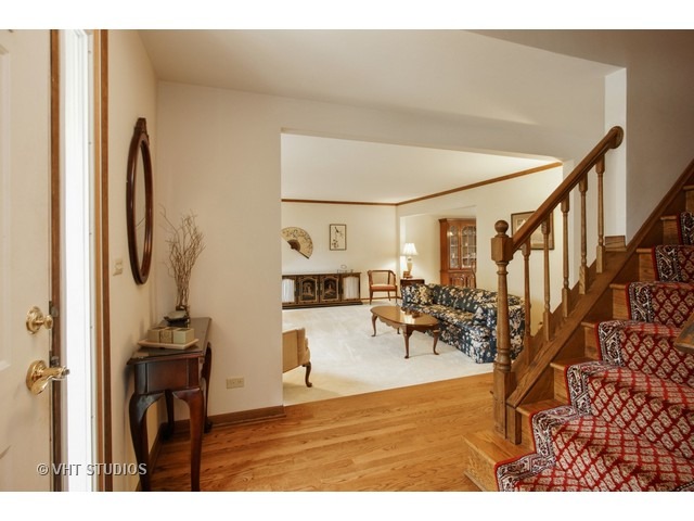 2605 Pebblebrook Ln, Rolling Meadows, IL 60008 photo 2