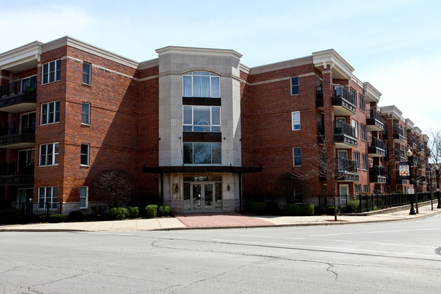 111 N Wheaton Ave #301, Wheaton, IL 60187 photo 1