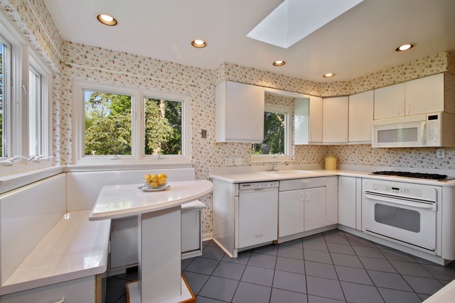 2 Clyde St, Golf, IL 60029 photo 6
