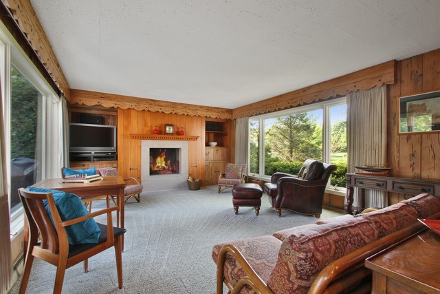 2 Clyde St, Golf, IL 60029 photo 5