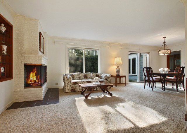 2 Clyde St, Golf, IL 60029 photo 2