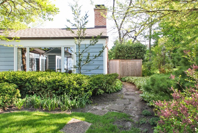 2 Clyde St, Golf, IL 60029 photo 17