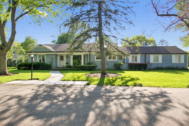 2 Clyde St, Golf, IL 60029 photo 1