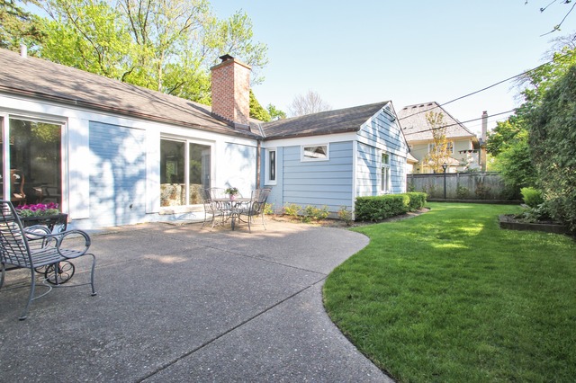 2 Clyde St, Golf, IL 60029 photo 16