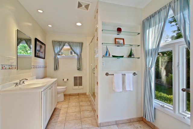 2 Clyde St, Golf, IL 60029 photo 9