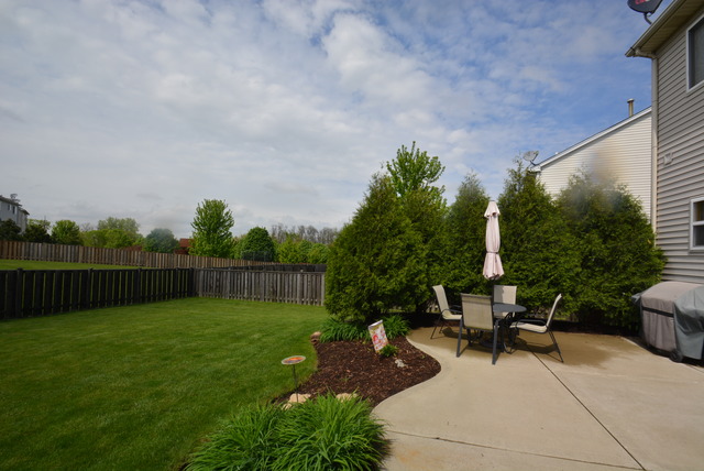2356 Shiloh Dr, Aurora, IL 60503 photo 2