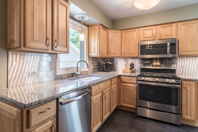 3104 Patton Dr, Des Plaines, IL 60018 photo 6
