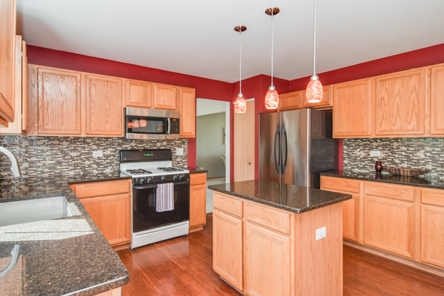 339 Berkeley Dr, Bolingbrook, IL 60440 photo 8