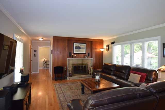 901 Roger St, Algonquin, IL 60102 photo 4