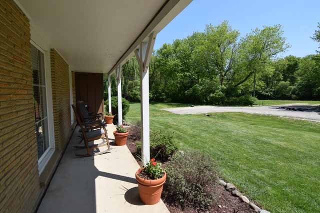 901 Roger St, Algonquin, IL 60102 photo 2
