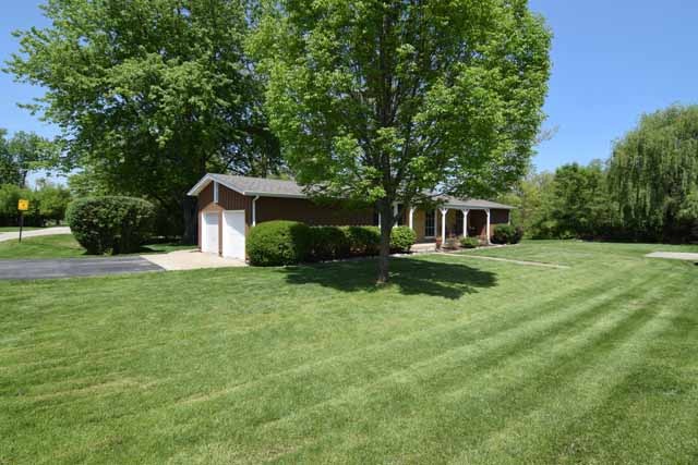 901 Roger St, Algonquin, IL 60102 photo 3