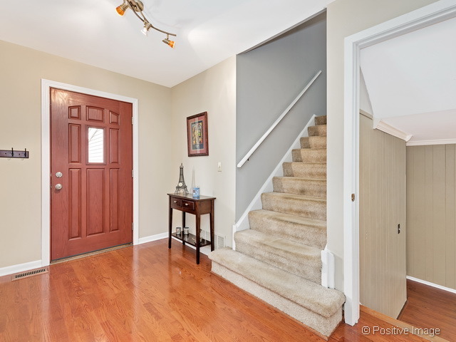 1411 E Hull Dr, Wheaton, IL 60189 photo 4