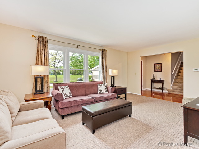 1411 E Hull Dr, Wheaton, IL 60189 photo 2