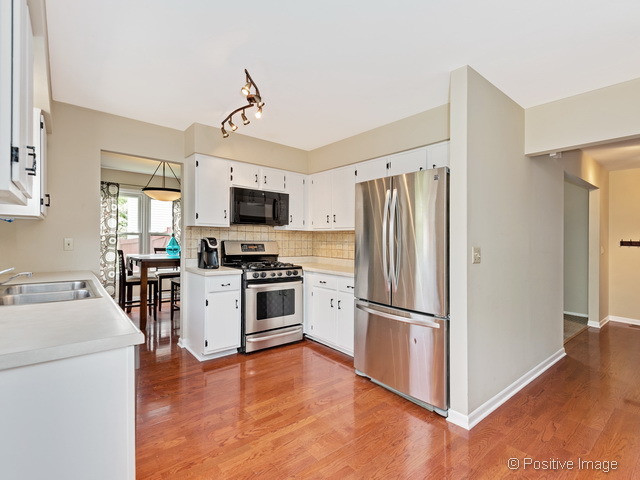 1411 E Hull Dr, Wheaton, IL 60189 photo 6