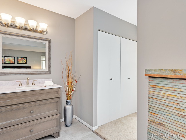 1411 E Hull Dr, Wheaton, IL 60189 photo 9