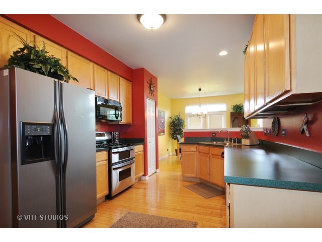 2405 Reflections Dr, Aurora, IL 60502 photo 2