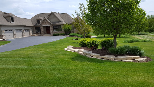8897 Overlook Dr, Roscoe, IL 61073 photo 2