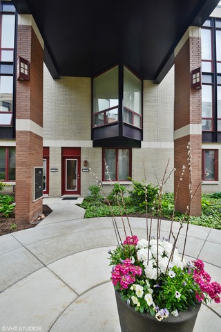 1231 W Cottage Pl, Chicago, IL 60607 photo 2