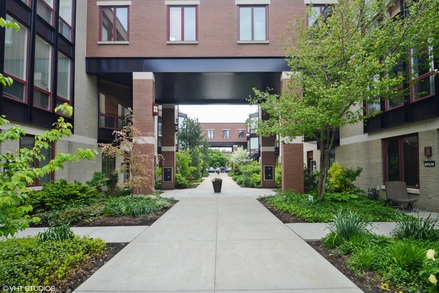 1231 W Cottage Pl, Chicago, IL 60607 photo 25