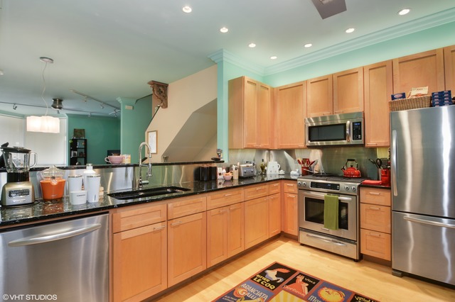 1231 W Cottage Pl, Chicago, IL 60607 photo 8