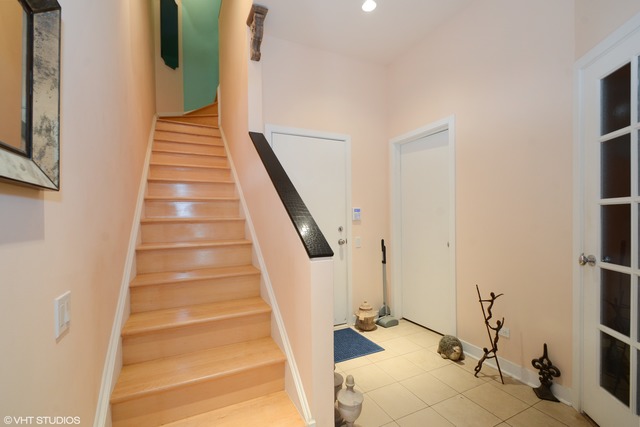 1231 W Cottage Pl, Chicago, IL 60607 photo 3