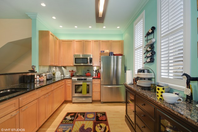 1231 W Cottage Pl, Chicago, IL 60607 photo 9