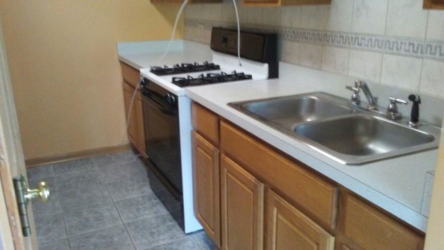 8251 S Roberts Rd #2D, Bridgeview, IL 60455 photo 2