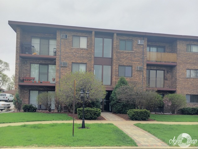 8251 S Roberts Rd #2D, Bridgeview, IL 60455 photo 1