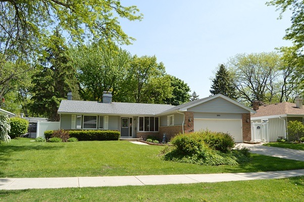 995 Ruth Dr, Elgin, IL 60123 photo 1