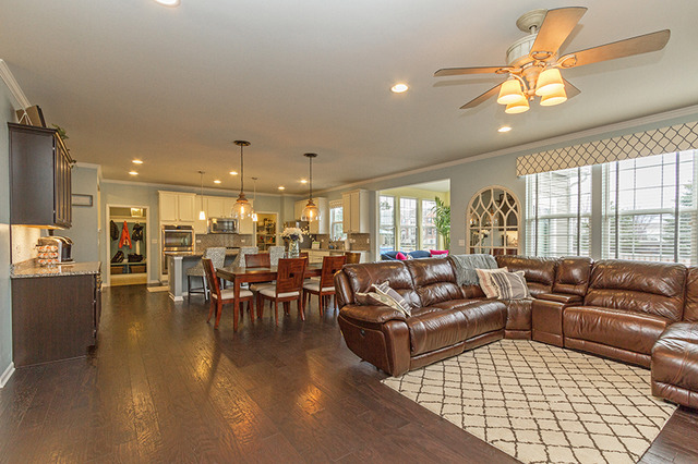 295 Monument Rd, Elgin, IL 60124 photo 4