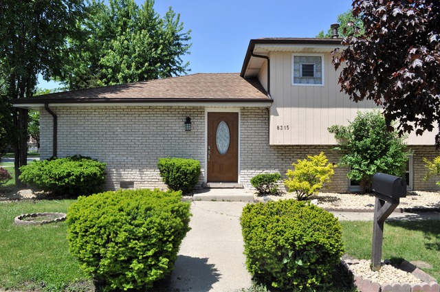 8315 S Oketo Ave, Bridgeview, IL 60455 photo 2