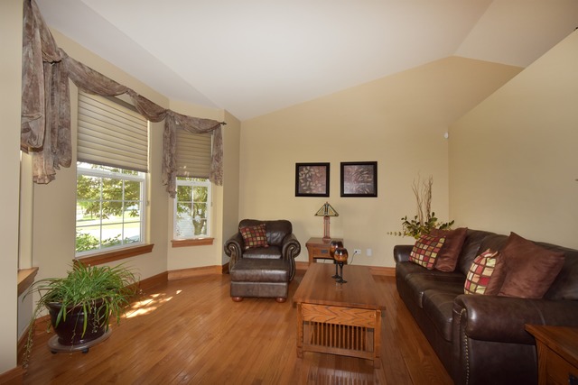 7607 Locust Ln, Plainfield, IL 60586 photo 2