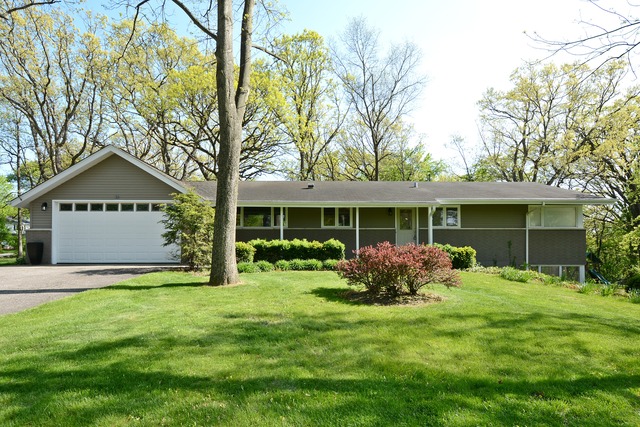 114 Mohawk Dr, Barrington, IL 60010 photo 1