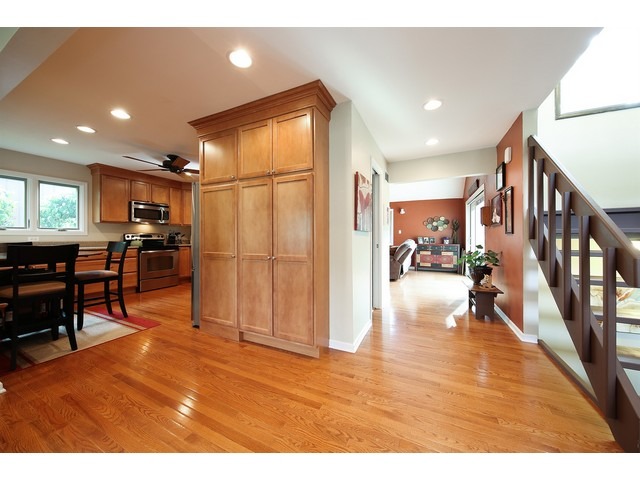 1917 Glencoe St, Wheaton, IL 60187 photo 2