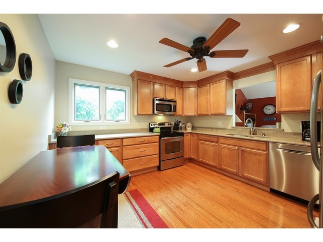 1917 Glencoe St, Wheaton, IL 60187 photo 6