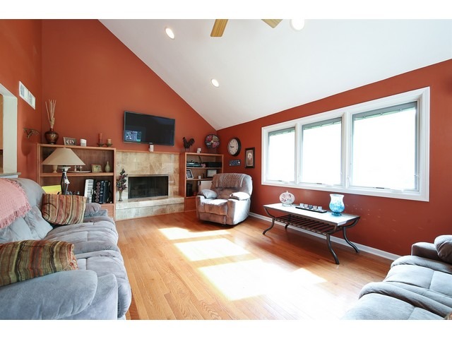 1917 Glencoe St, Wheaton, IL 60187 photo 9