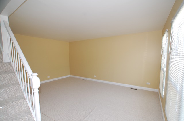 2155 Hassell Rd, Hoffman Estates, IL 60169 photo 2