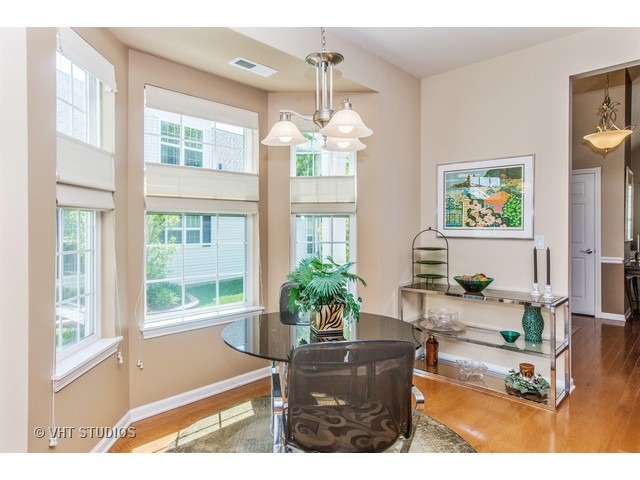 1004 Pinehurst Ct, Elgin, IL 60124 photo 7